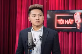 Châu Khải Phong bị quý bà, quý ông gạ gẫm khi hát ở bar