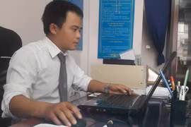 Bà cụ 72 tuổi ly hôn vì chồng mang tiền cho nữ tiếp viên