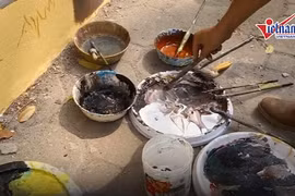 Video: Hà Nội khác lạ qua "phố bích họa" trên đường Phan Đình Phùng 