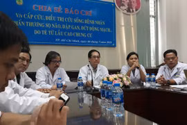 Cứu sống bé gái rơi từ tầng 7 chung cư	