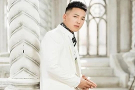 Châu Khải Phong: "Bị mác ca sĩ hội chợ, tôi vẫn nhận cát-xê 200 triệu"