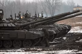 Quân đội Nga tung video khoe chiến thuật dùng xe tăng