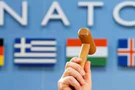 Quốc hội Pháp sẽ cân nhắc việc ra khỏi NATO?