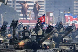 Ngắm kho xe tăng "đồ sộ" của Quân đội Triều Tiên