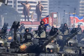 Ngắm kho xe tăng "đồ sộ" của Quân đội Triều Tiên