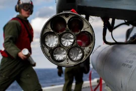 Bất ngờ cách Hải quân Mỹ biến F/A-18 Hornet thành cường kích