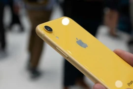 Sao camera điện thoại thì hình tròn mà chụp ra ảnh hình vuông?