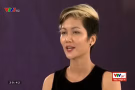 Video: Những màn trả lời thật thà đáng yêu của Hoa hậu H'Hen Niê