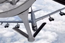 Có thêm 96.000 tấn nhiên liêu, tầm bay B-52 sẽ tăng lên gấp đôi?