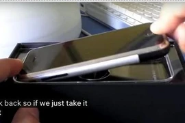 Cận cảnh iPhone đời đầu giá nửa tỷ chưa đập hộp gây sốt 