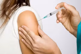 Tiêm phòng trước khi đi du lịch, cần chuẩn bị gì?