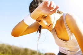 Các mẹo giảm mồ hôi hiệu quả trong những ngày nóng nực