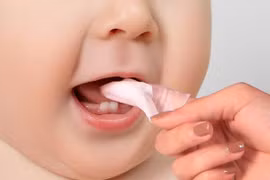 Chăm sóc răng miệng cho trẻ sơ sinh đúng cách