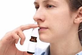 Xịt mũi hàng ngày, lợi hay hại?