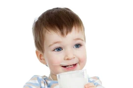 Cho trẻ uống sữa sao cho đủ và đúng?