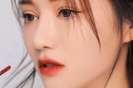 Bí quyết tô son màu nâu đẹp cho nàng U40