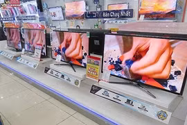 Có nên mua tivi, máy lạnh hàng trưng bày đang ồ ạt “xả” sau Tết?