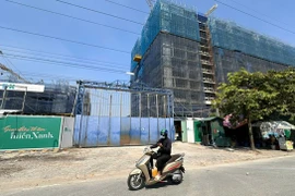 Giá chung cư chững lại nhưng vẫn neo cao khiến người dân khó mua 