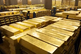 Hàng trăm tấn vàng được vận chuyển bằng máy bay về Mỹ