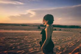 Hòa mình vào ánh nắng và cát ở Đồi Hồng Mũi Né