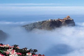 Chiêm ngưỡng 10 ngọn núi có kiến trúc đặc biệt nhất TQ 