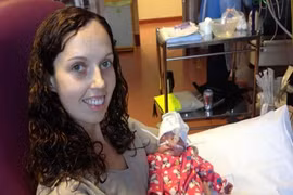 Bé gái sinh non vì mẹ mắc ung thư di căn