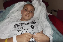 Xúc động Giáng sinh cuối ấm áp của bé bị ung thư