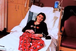 Người phụ nữ có dạ dày tê liệt 