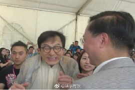 Thành Long bịt tai khi bị hỏi chuyện con gái rơi sống gầm cầu