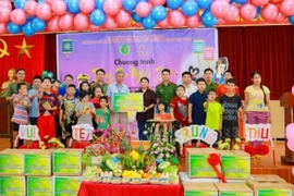 Vincos và Chi đoàn Công an xã Phú Cát mang “Trung thu nghĩa tình” đến trẻ em tại Trung tâm phục hồi chức năng Việt Hàn