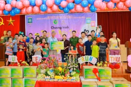 Vincos và Chi đoàn Công an xã Phú Cát mang “Trung thu nghĩa tình” đến trẻ em tại Trung tâm phục hồi chức năng Việt Hàn