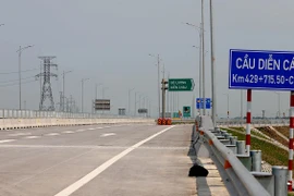 Thông xe cao tốc Bắc Nam đoạn Diễn Châu - Bãi Vọt 