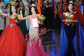 Nhan sắc chân dài trong cuộc thi sắc đẹp Nga-Trung-Mông Cổ