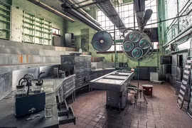 Hãi hùng cảnh tượng trong bệnh viện tâm thần bỏ hoang