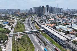 Cận cảnh 2 cầu vượt kết nối tuyến Metro số 1 vừa hoàn thành