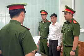 Quảng Bình: Bắt giam nguyên chủ tịch xã cùng cán bộ địa chính