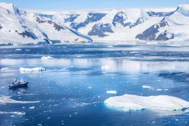 Vì sao con người chưa khai thác quặng sắt ở Nam Cực?