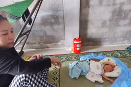 Bé gái sơ sinh bị bỏ rơi bên lề đường ở Quảng Bình