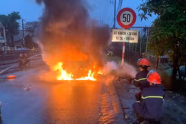 Liên tiếp xảy ra 2 vụ cháy xe ô tô ở Quảng Trị