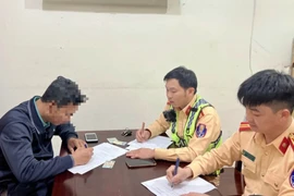 Xử phạt tài xế lái xe tải chạy ngược chiều trên cao tốc