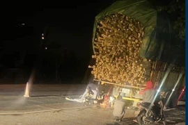 Xe máy đâm vào đuôi xe tải, 2 người tử vong tại chỗ