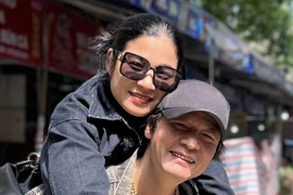 NSƯT Võ Hoài Nam hạnh phúc bên vợ kém 12 tuổi