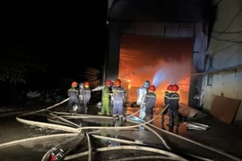 Cháy xưởng gỗ ở Hà Tĩnh, nhiều tài sản bị thiêu rụi