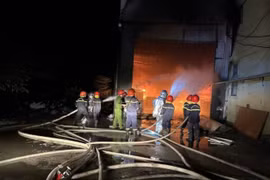 Cháy xưởng gỗ ở Hà Tĩnh, nhiều tài sản bị thiêu rụi