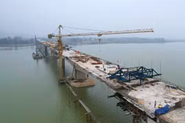 Hợp long cây cầu dài nhất cao tốc Bắc – Nam