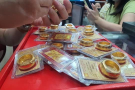 Vàng nhẫn chạm 82,5 triệu đồng/lượng: Nên mua vào hay bán ra?