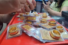 Vàng nhẫn chạm 82,5 triệu đồng/lượng: Nên mua vào hay bán ra?