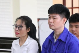 Hai vợ chồng “dắt tay” nhau vào tù vì chiếm đoạt gần 10 tỷ 