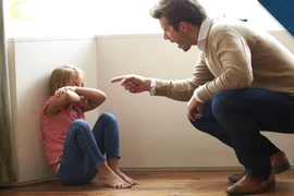 Hà Tĩnh: Bắt giam người cha bạo hành dã man con đẻ 7 tuổi 