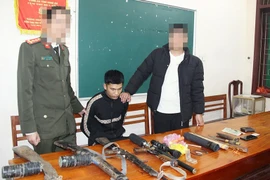 Bắt giữ 2 đối tượng buôn bán ma túy, thu giữ nhiều vũ khí “nóng”